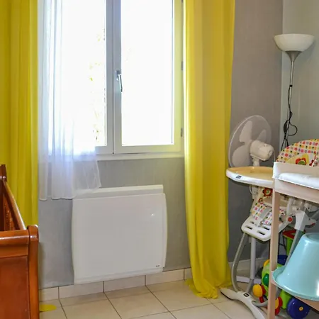 In Et Born With Kitchenette Blis-et-Born